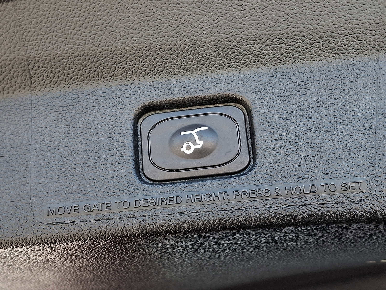 Used 2018 Ford Explorer XLT w/ Equipment Group 202A image 24