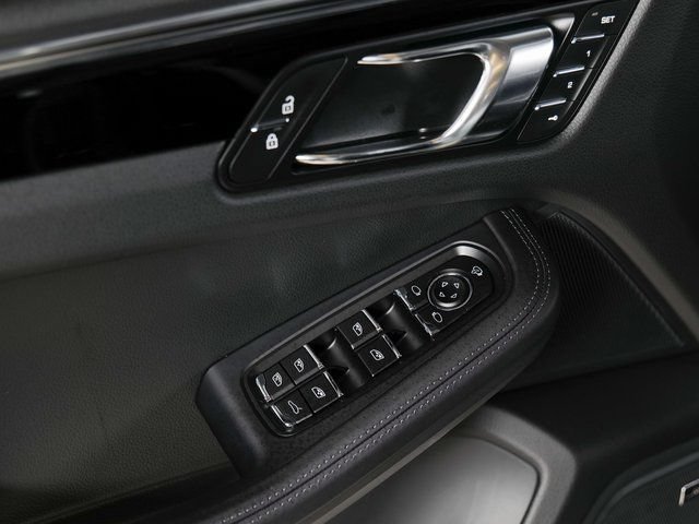 Certified 2026 Porsche Macan AWD/4WD image 31