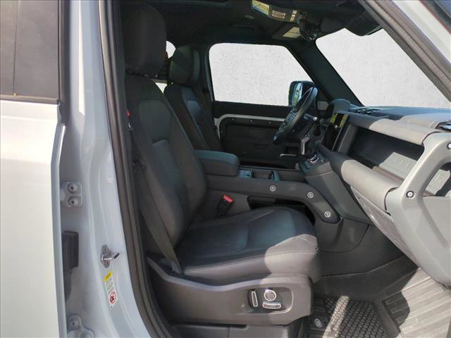 Used 2023 Land Rover Defender 130 X-Dynamic SE image 24
