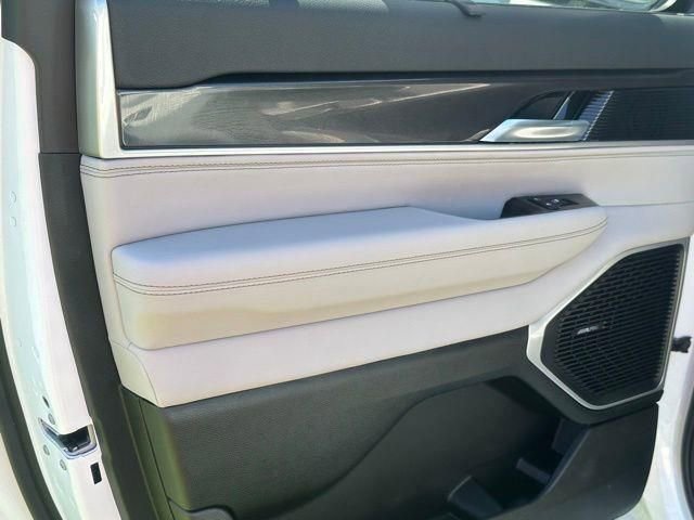 New 2024 Jeep Wagoneer 4WD w/ Premium Group I image 39