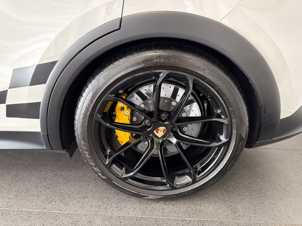 Used 2024 Porsche Cayenne Turbo GT AWD/4WD image 12