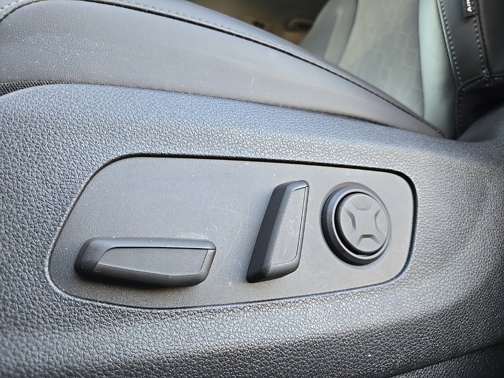 Certified 2026 Kia Carnival EX FWD image 28