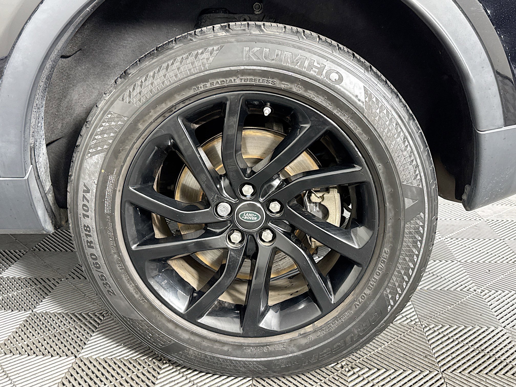 Used 2018 Land Rover Discovery Sport HSE image 36