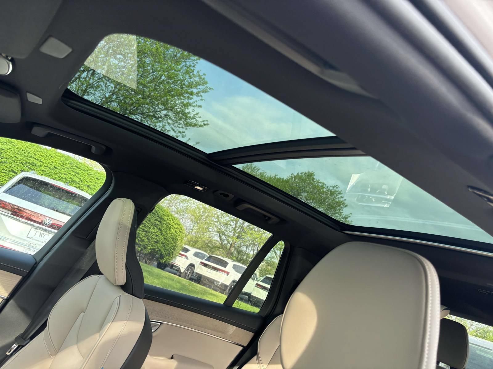 New 2026 Volvo XC90 B6 Plus w/ Protection Package Premier AWD/4WD image 25