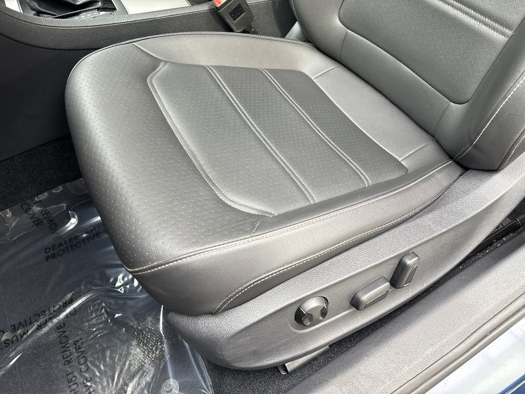 Used 2022 Volkswagen Passat 2.0T SE FWD image 26