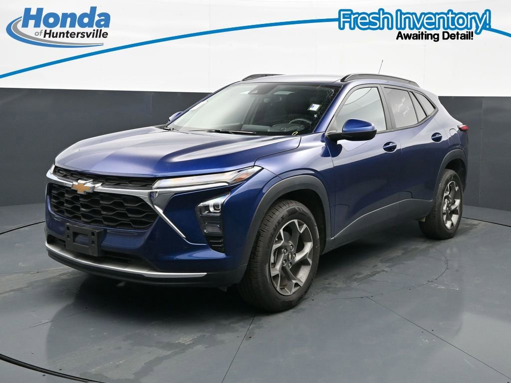 Used 2024 Chevrolet Trax LT w/ Driver Confidence Package FWD image 4