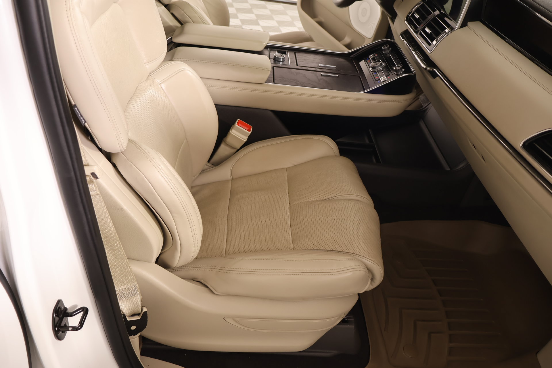 Used 2020 Lincoln Navigator Reserve w/ Equipment Group 208A Reserve AWD/4WD image 15