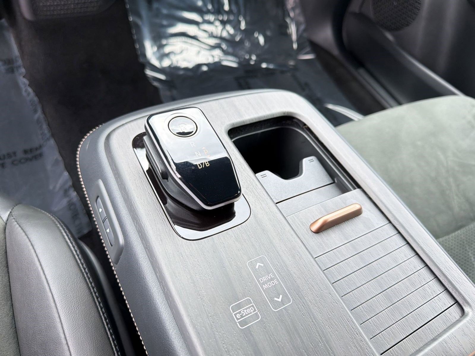 Used 2023 Nissan Ariya AWD image 16