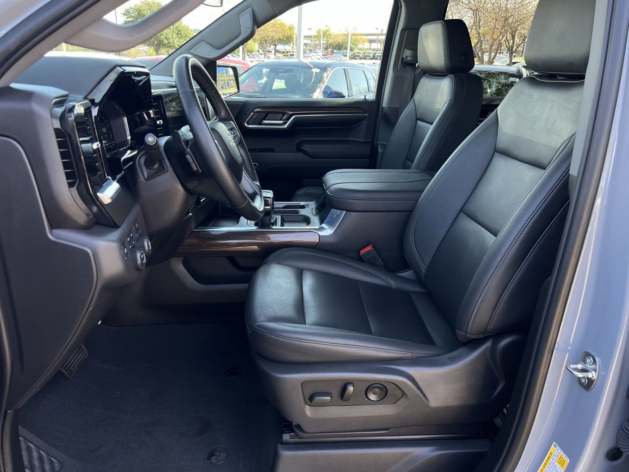 Used 2024 Chevrolet Silverado 1500 LT Trail Boss w/ Convenience Package II image 26