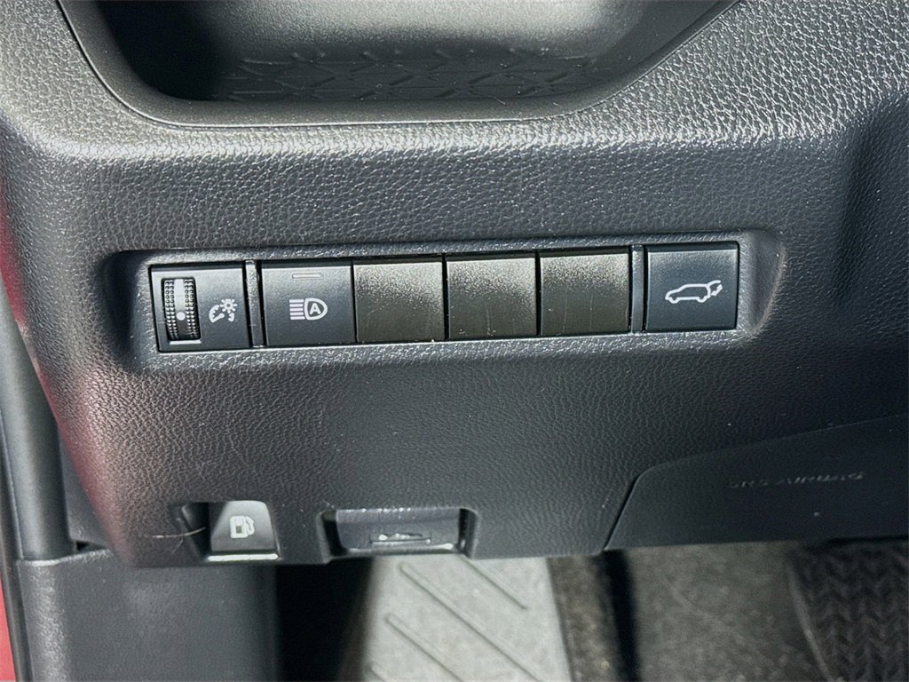 Used 2022 Toyota RAV4 XLE image 10