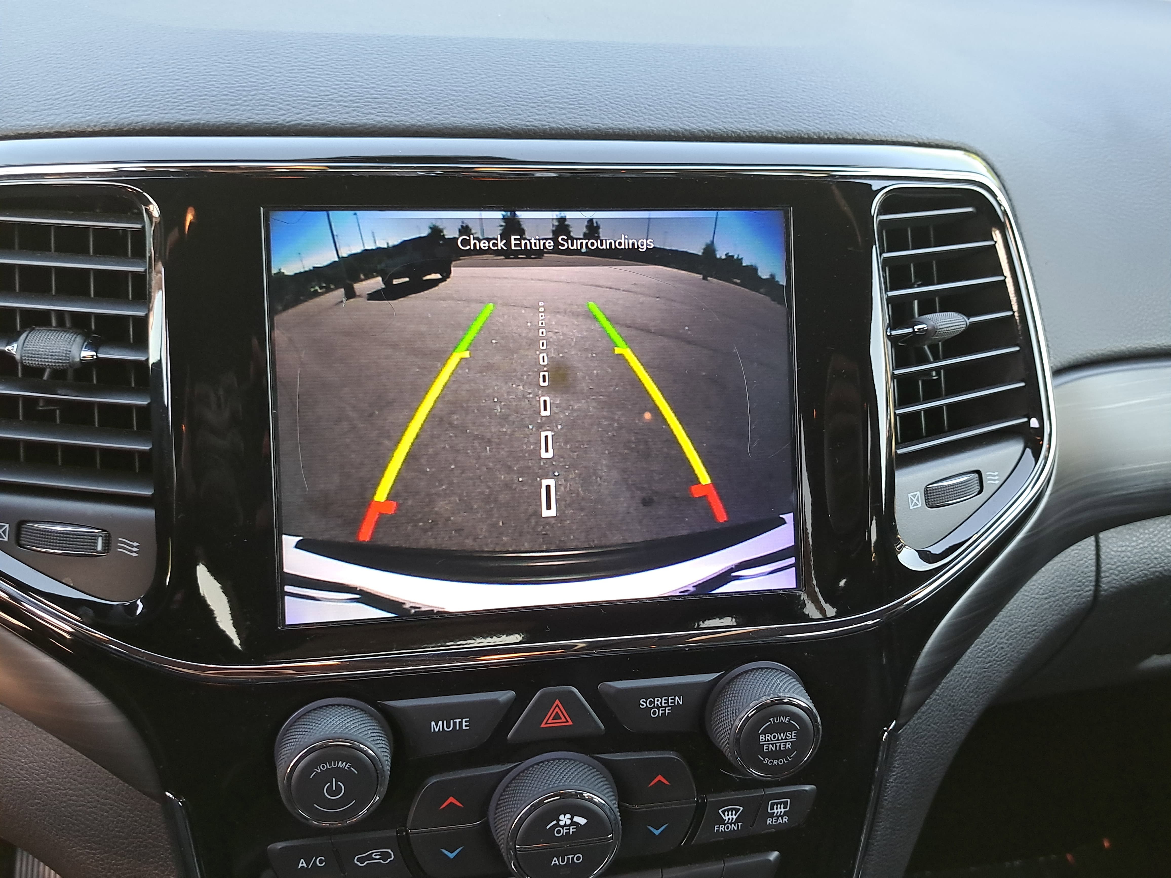 Used 2020 Jeep Grand Cherokee Altitude RWD image 24