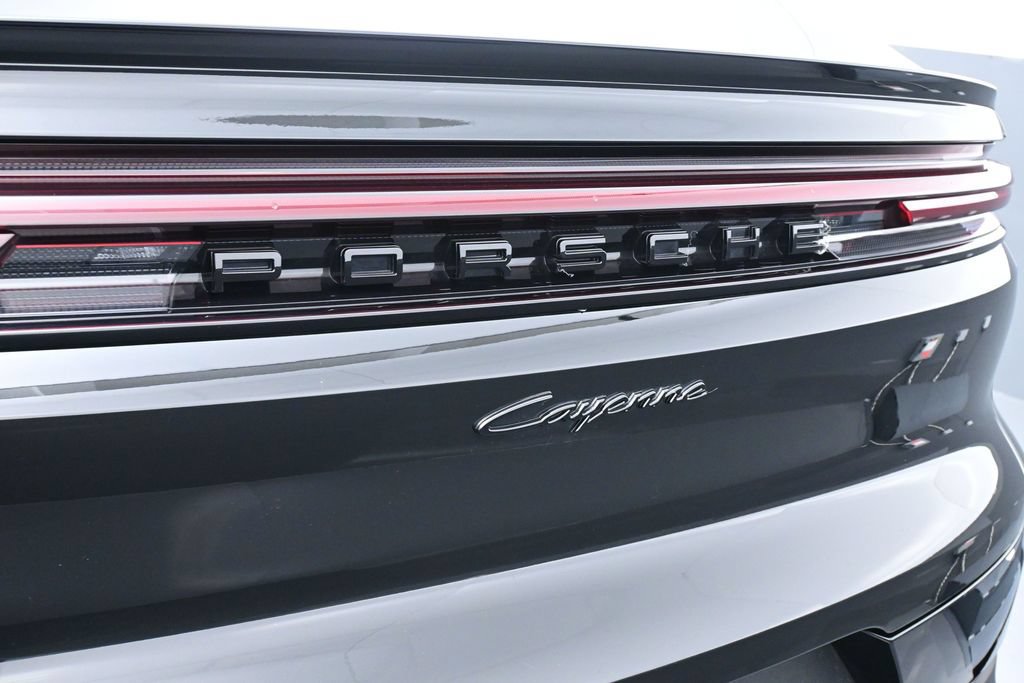 Certified 2025 Porsche Cayenne E-Hybrid Coupe AWD/4WD image 14