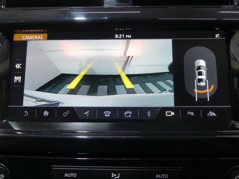 Used 2017 Land Rover Discovery HSE image 13