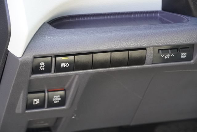Used 2023 Toyota Sienna XSE FWD image 24