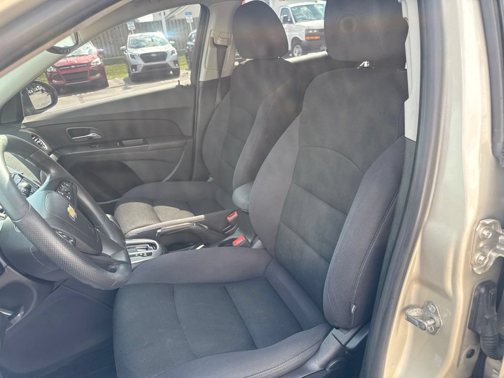 Used 2015 Chevrolet Cruze LT FWD image 5