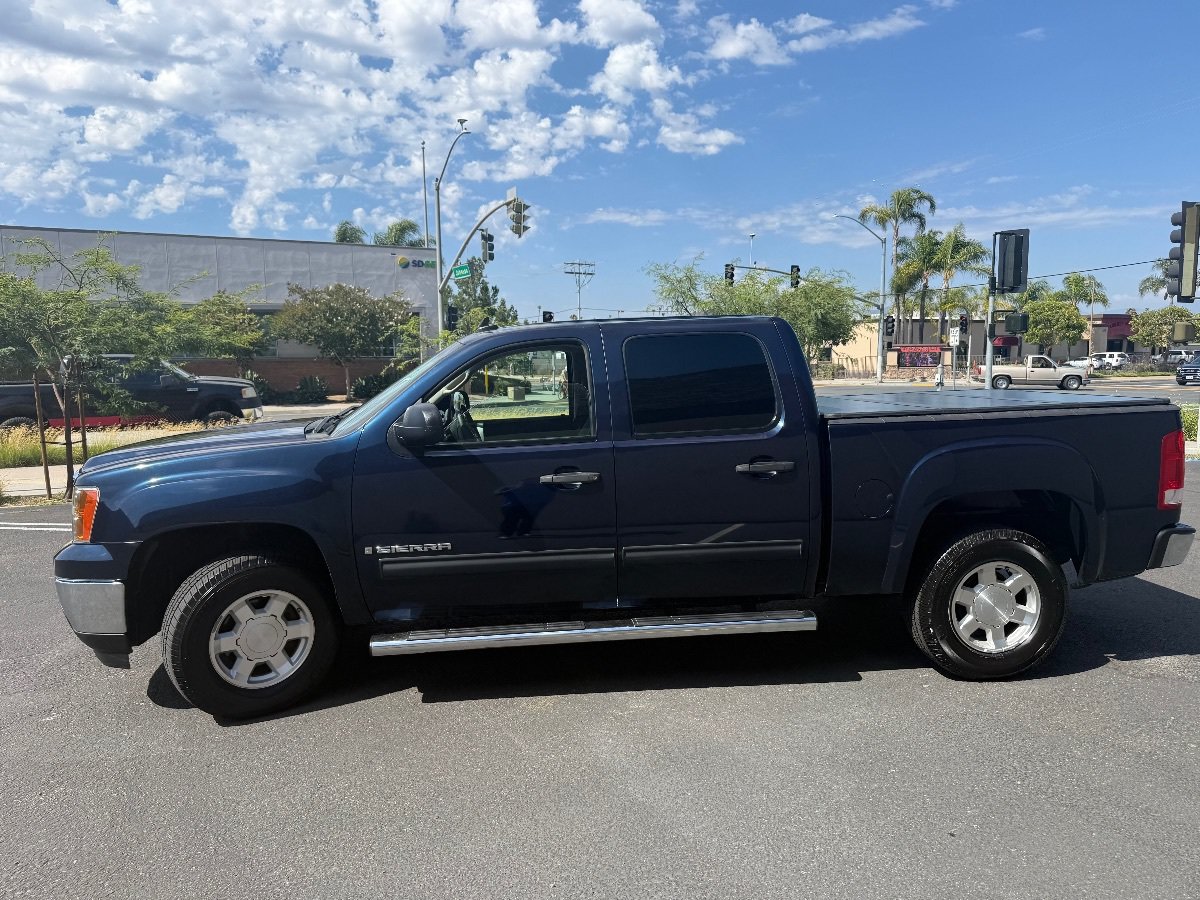 Used 2007 GMC Sierra 1500 SLE w/ SLE2 Preferred Package RWD image 4