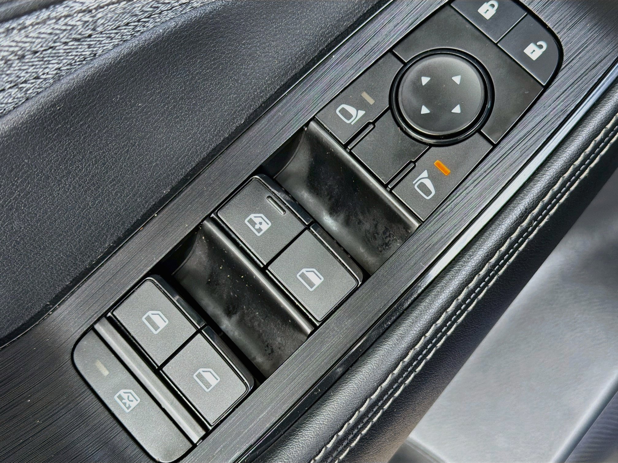 Used 2023 Nissan Rogue SV AWD/4WD image 15