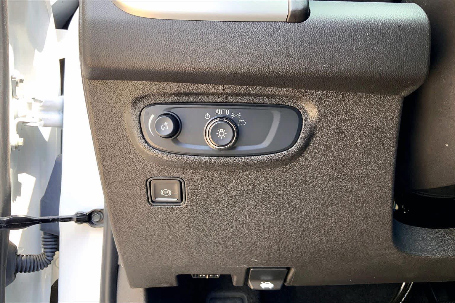 Used 2024 GMC Terrain SLE FWD image 34