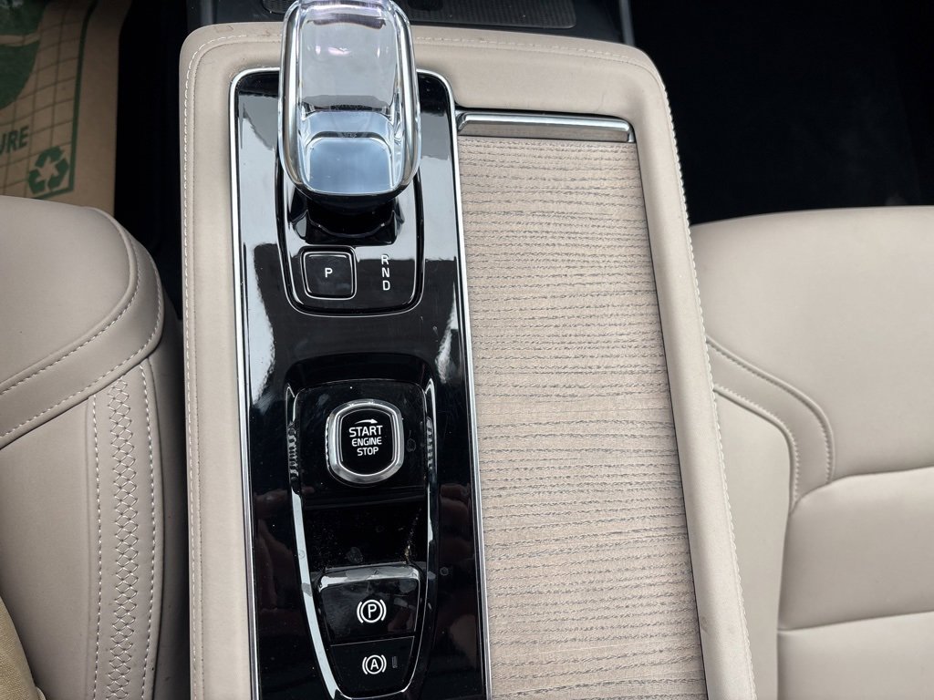 Certified 2025 Volvo XC90 B6 Plus image 30