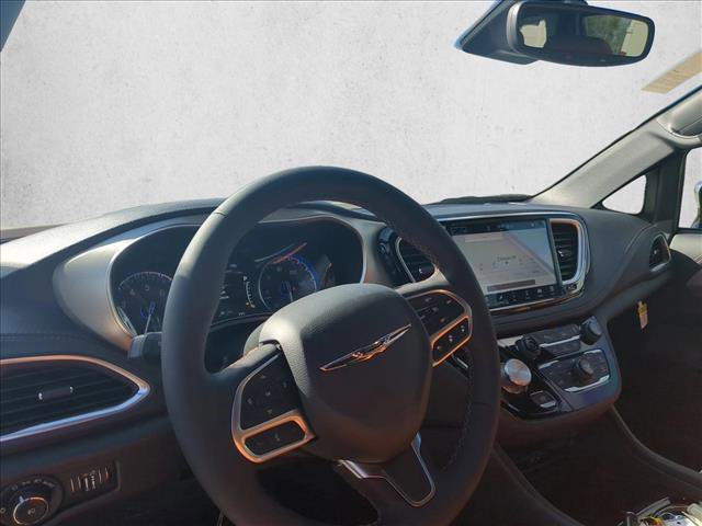 New 2026 Chrysler Pacifica Pinnacle FWD image 3