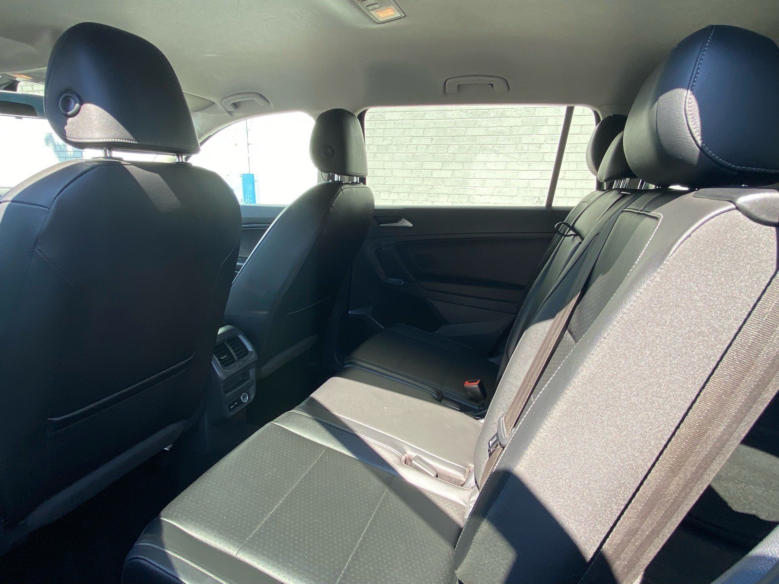 Used 2019 Volkswagen Tiguan SE FWD image 18
