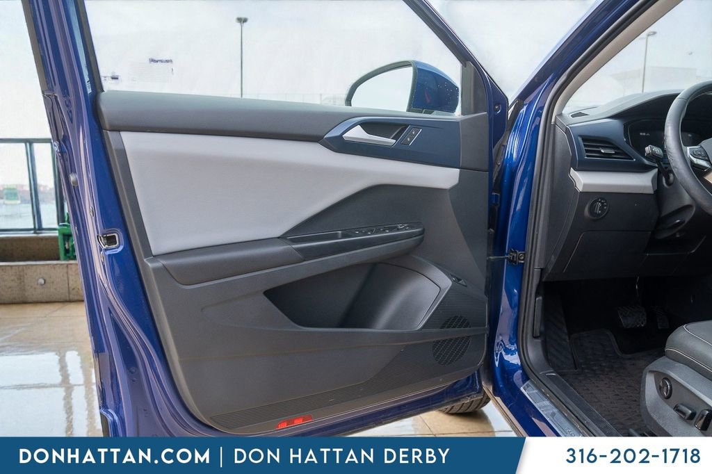 Used 2023 Volkswagen Taos SE AWD/4WD image 14