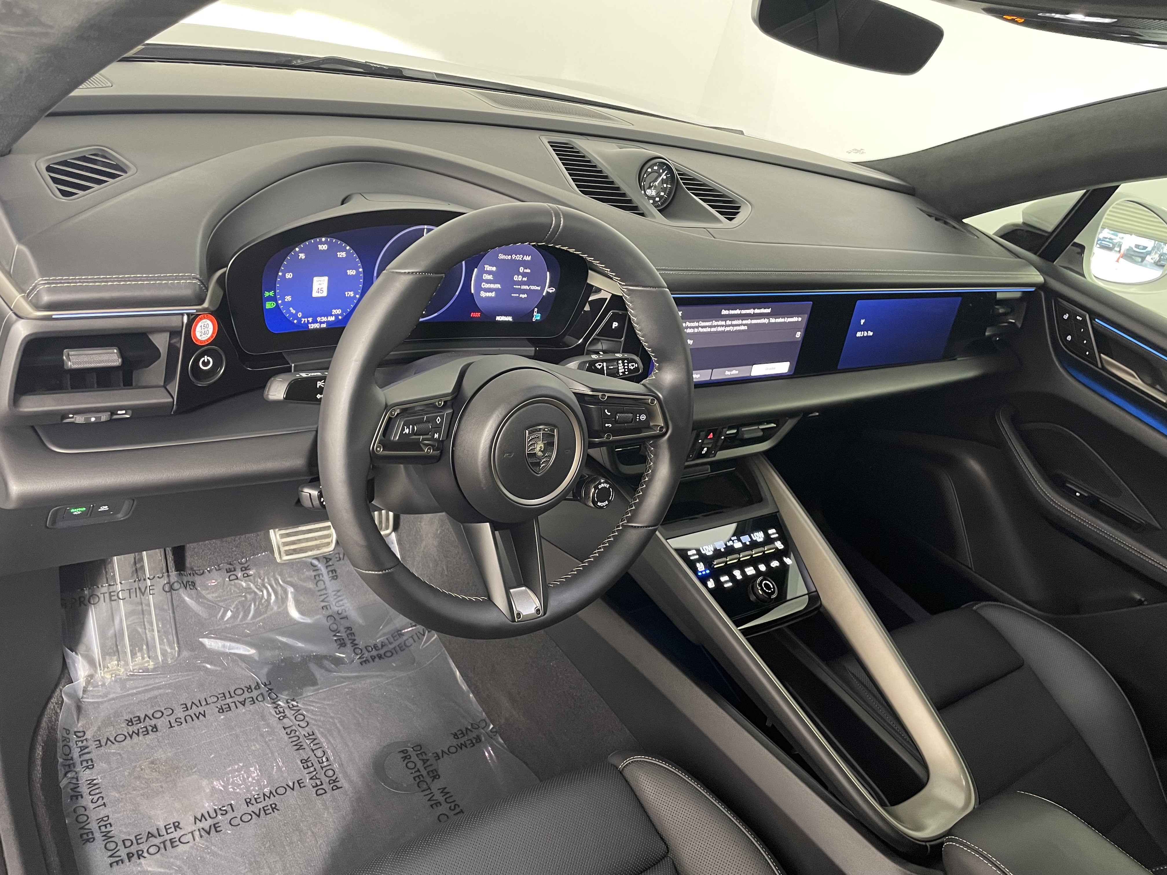Certified 2025 Porsche Macan Turbo Electric image 4
