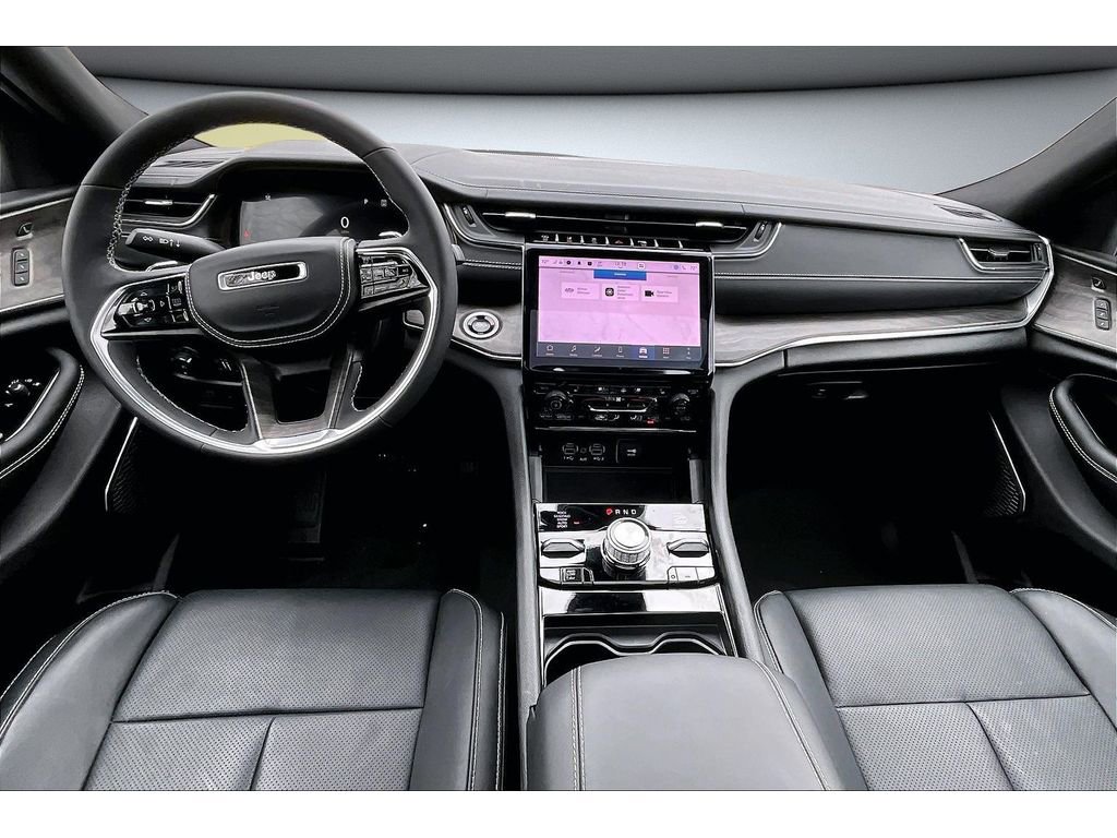 Certified 2025 Jeep Grand Cherokee Overland w/ Luxury Tech Group IV image 17