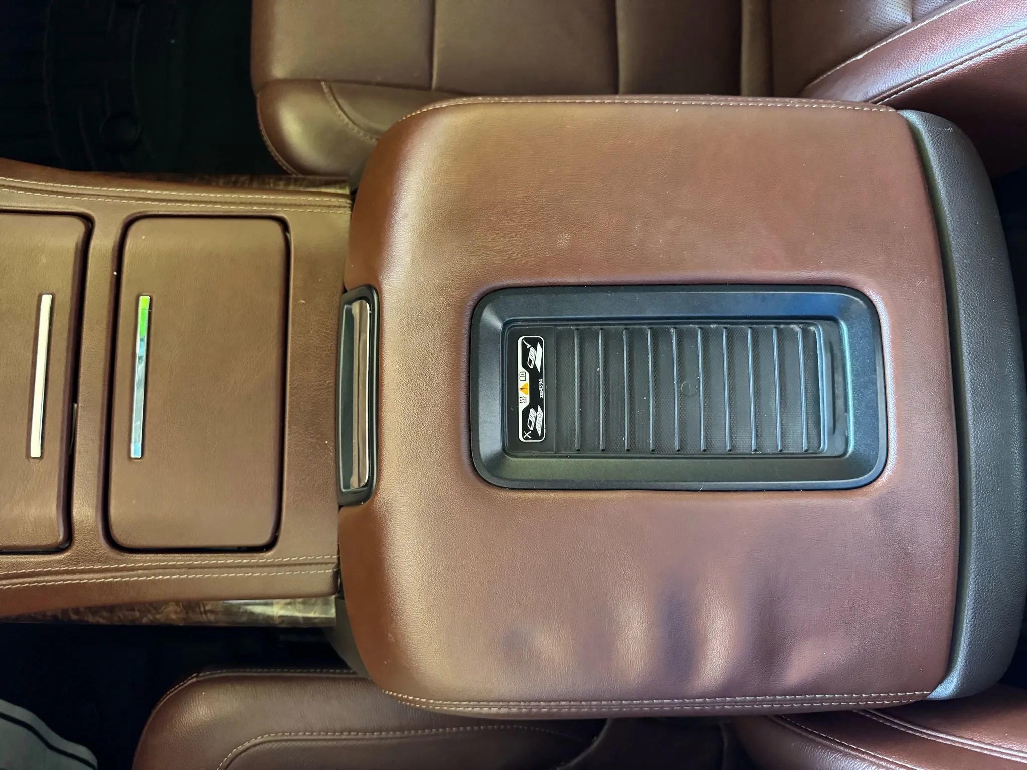 Used 2018 Chevrolet Suburban Premier image 15