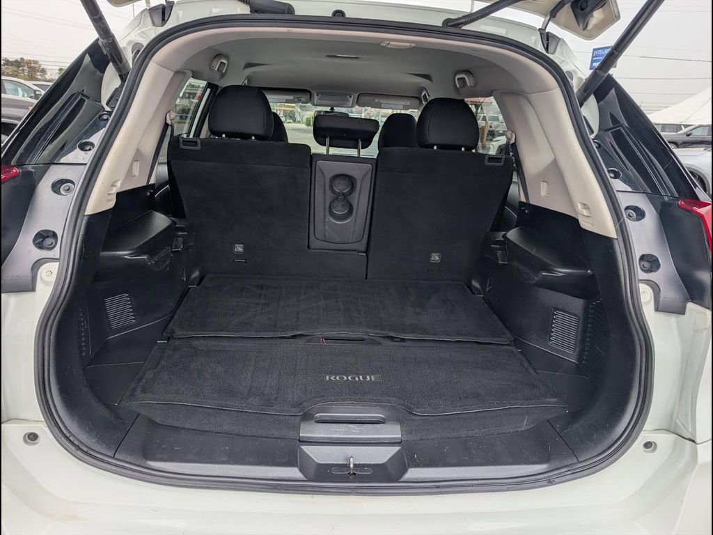Used 2018 Nissan Rogue SV image 22