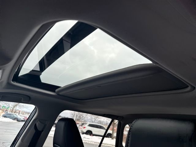 Used 2022 Toyota RAV4 XLE Premium image 16