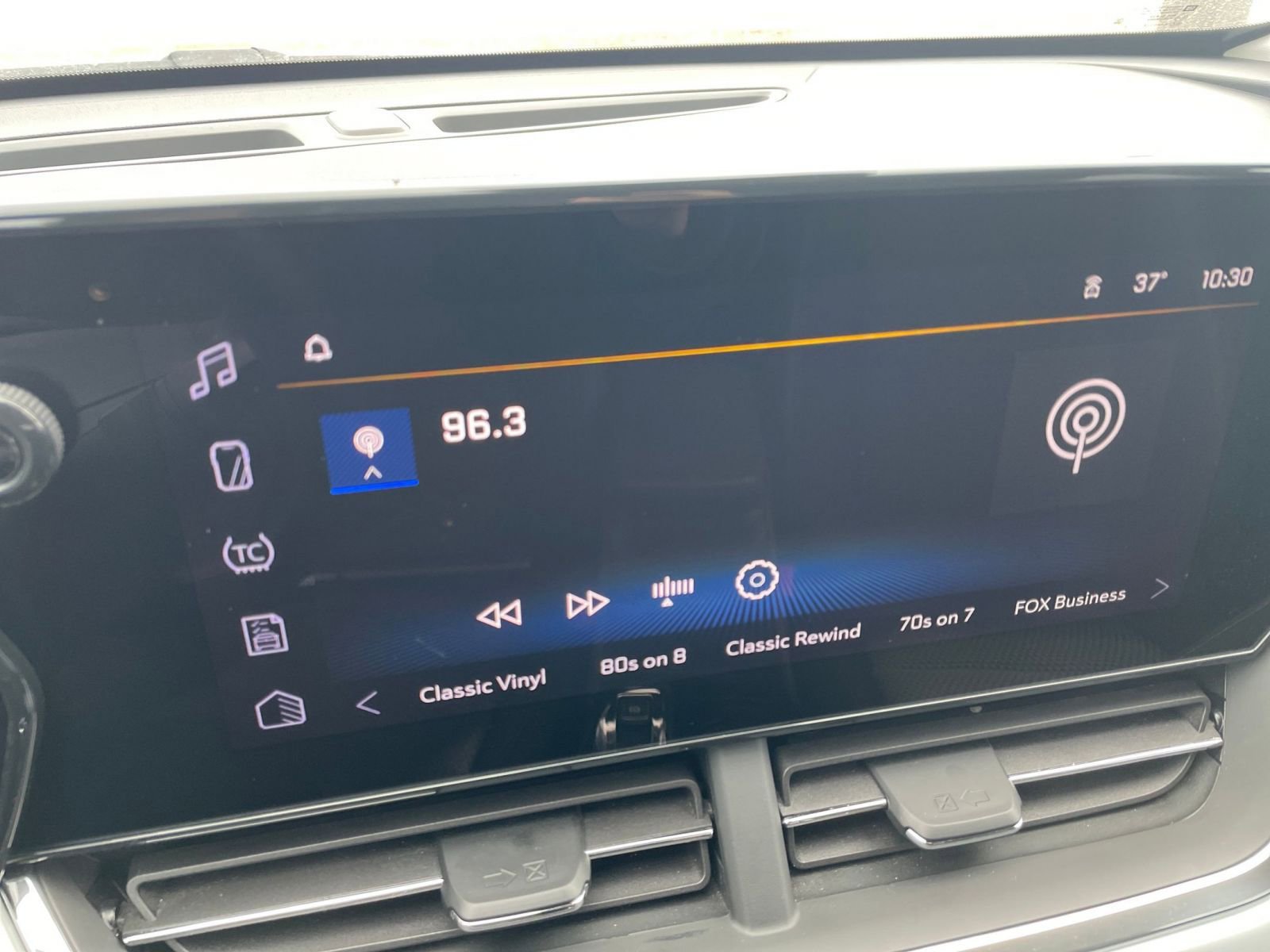 Used 2025 Chevrolet Trax LT w/ LT Convenience Package image 20