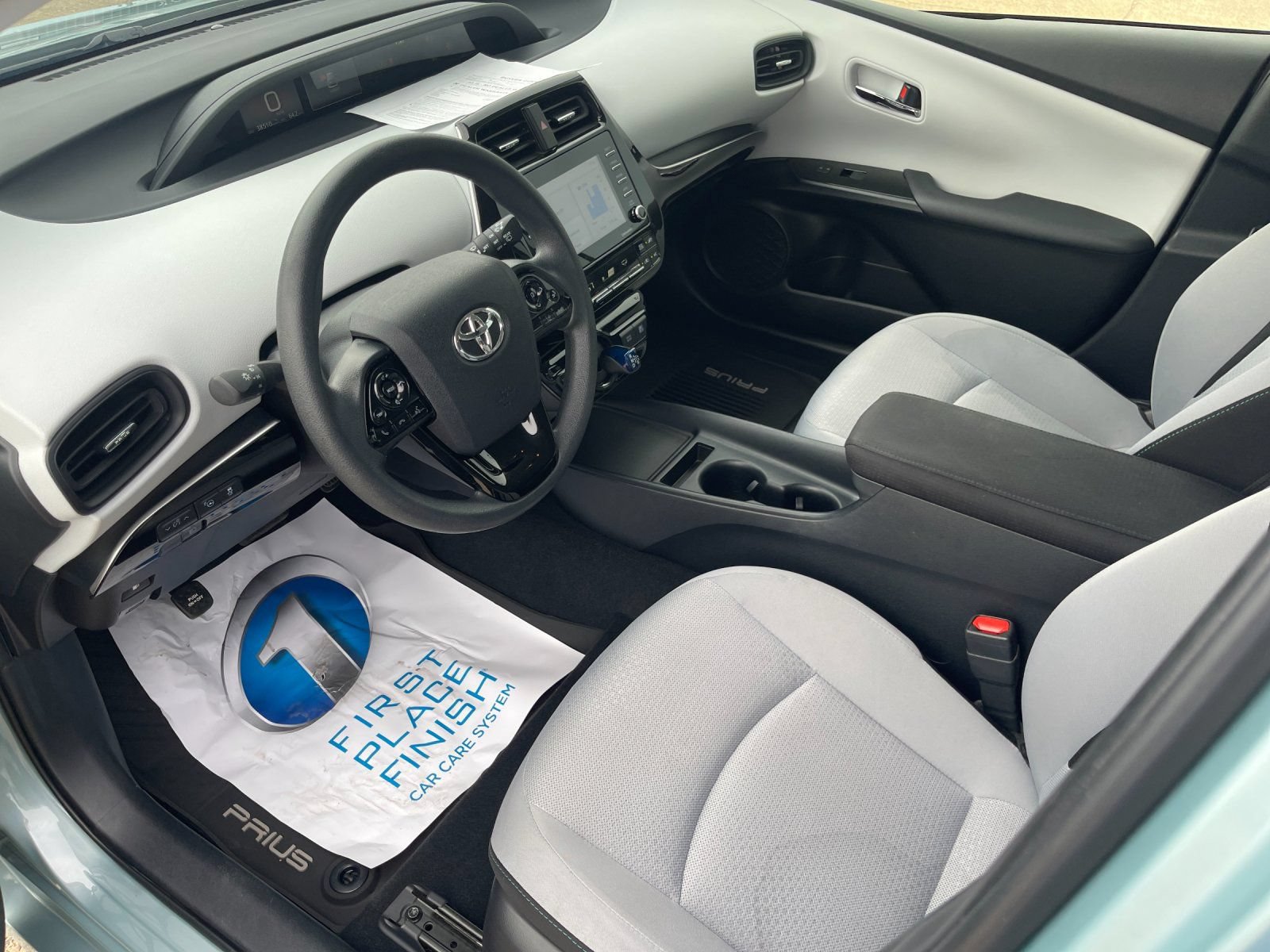 Used 2021 Toyota Prius LE FWD image 10