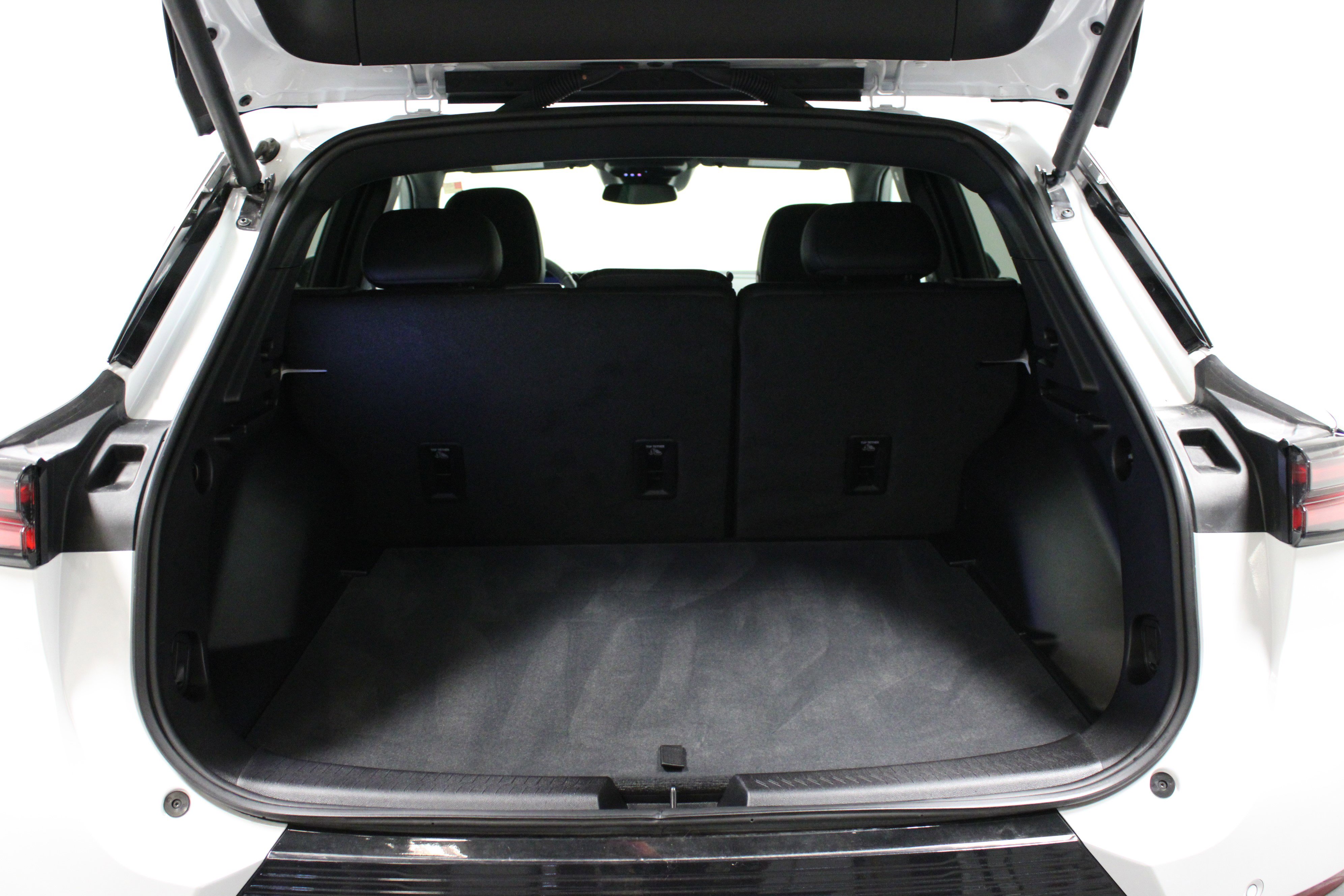 Used 2025 Chevrolet Equinox EV LT w/ Convenience Package image 14