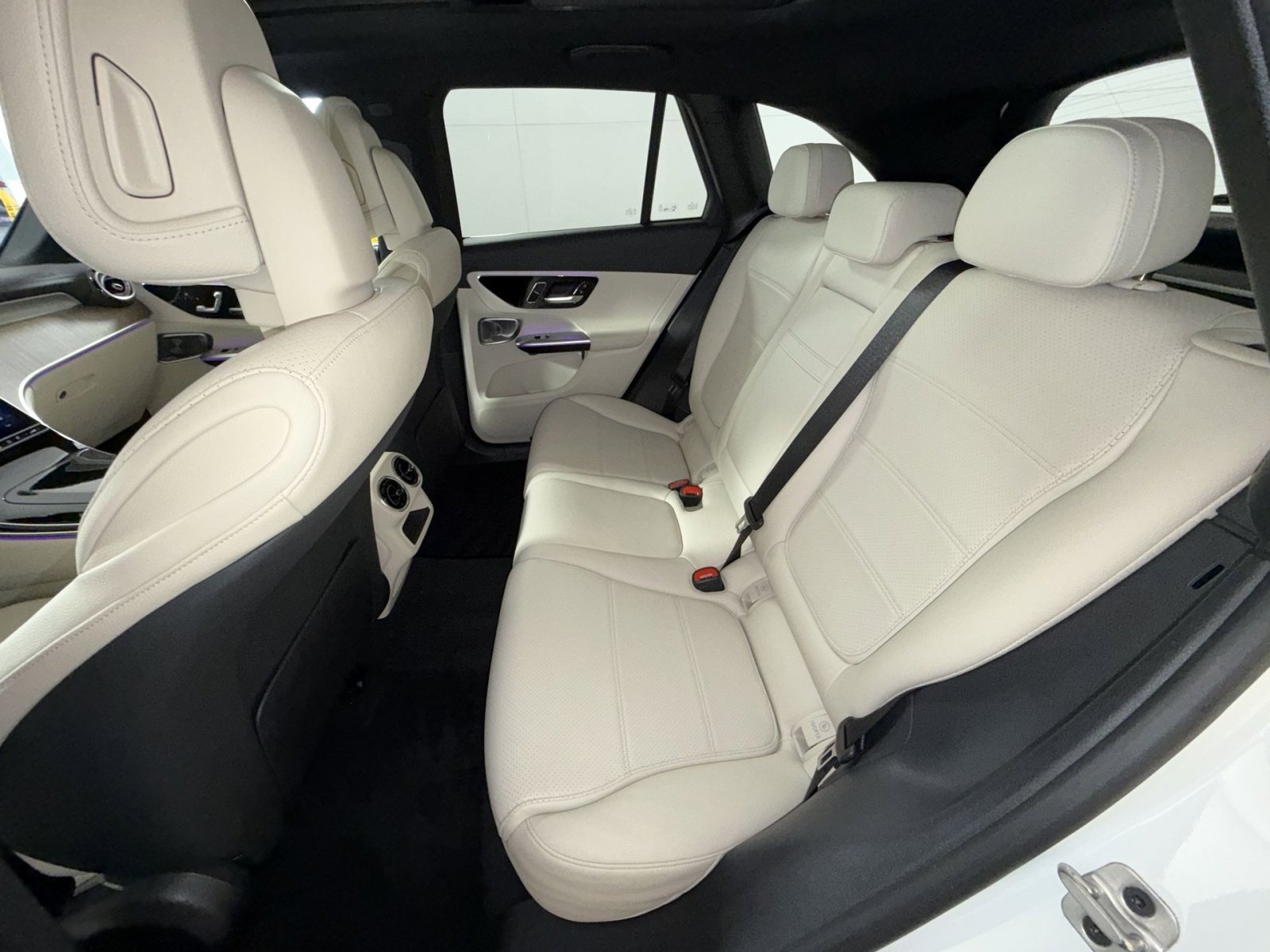 Used 2023 Mercedes-Benz GLC 300 4MATIC image 25