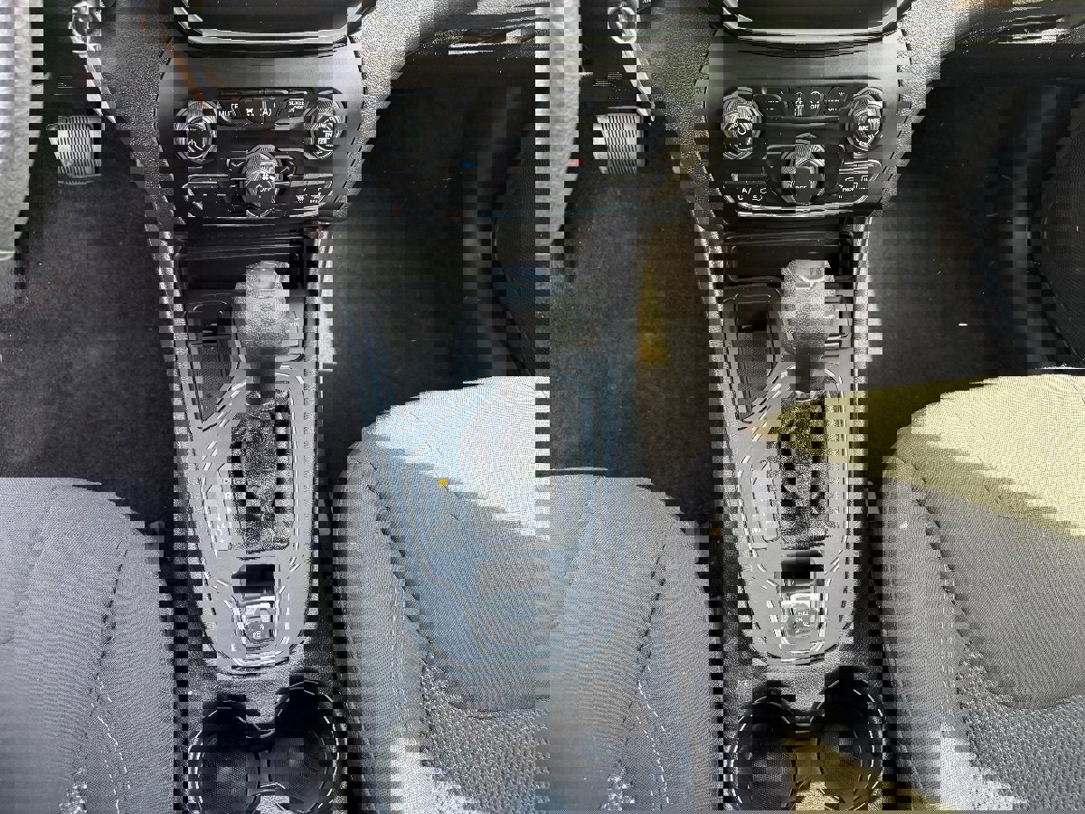 Used 2019 Jeep Cherokee Latitude w/ Popular Appearance Group image 14