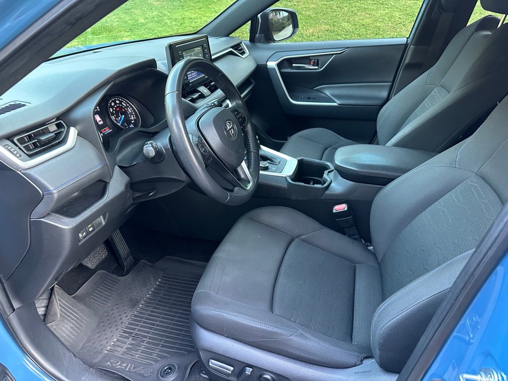 Used 2022 Toyota RAV4 SE image 17
