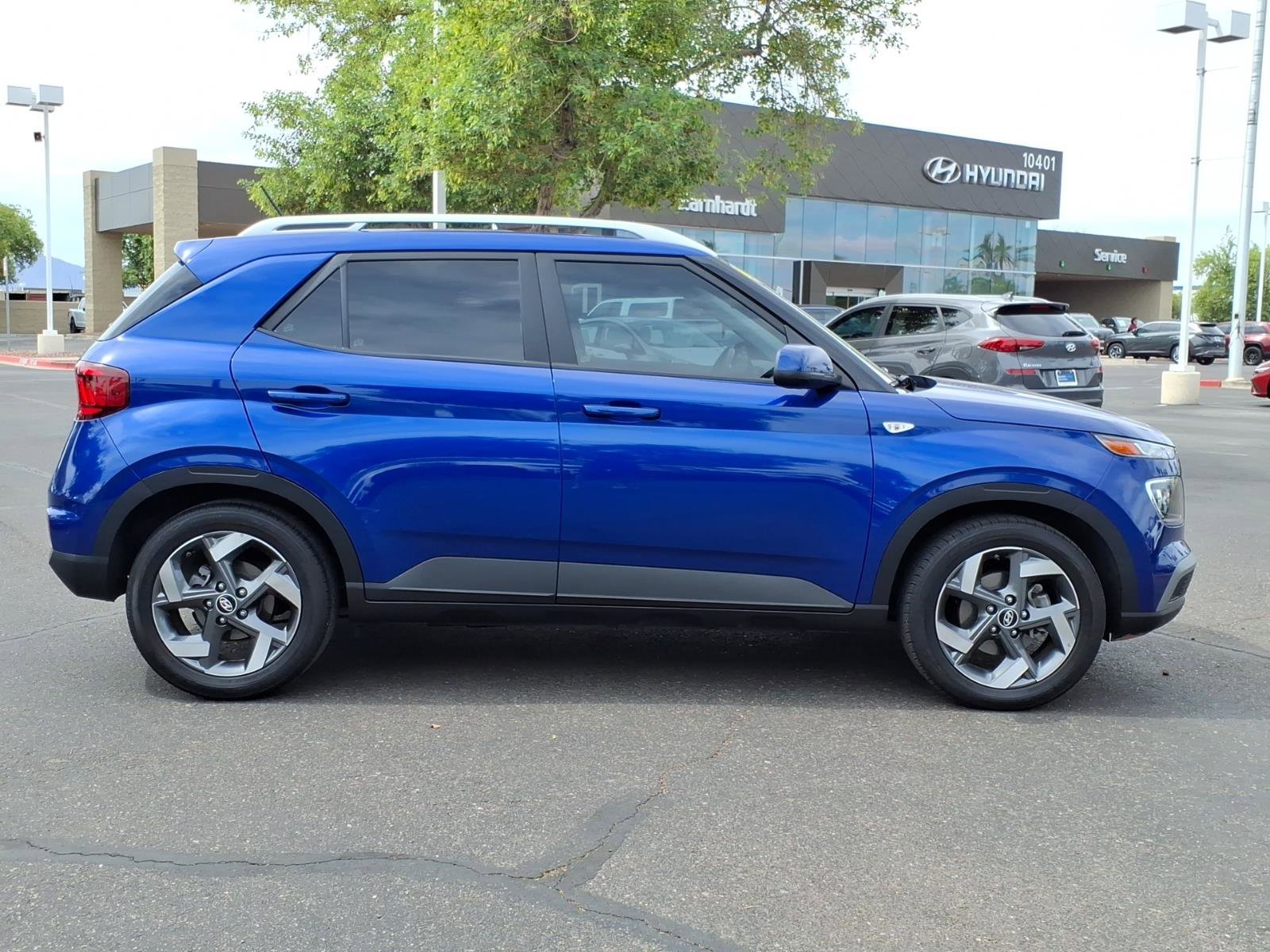 Certified 2025 Hyundai Venue SEL image 6