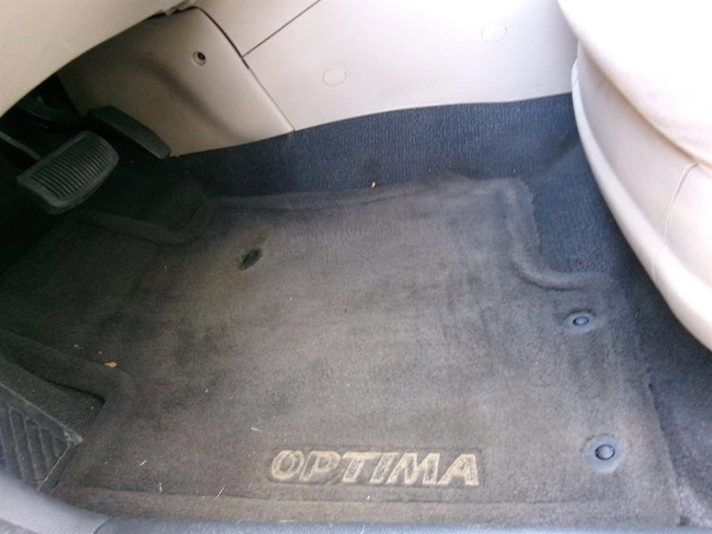 Used 2010 Kia Optima LX w/ Convenience Pkg image 11