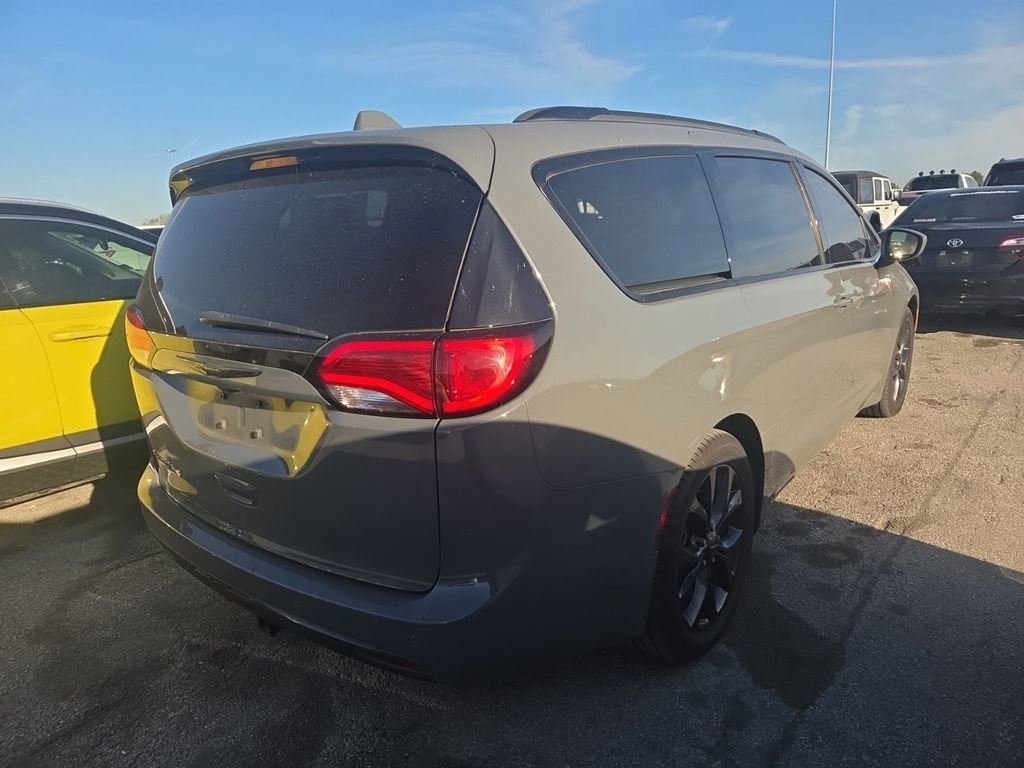 Used 2020 Chrysler Pacifica Touring-L Plus w/ S Appearance Package image 5