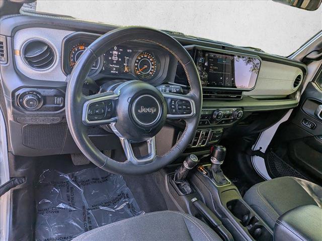 Used 2024 Jeep Wrangler Unlimited Sahara AWD/4WD image 10