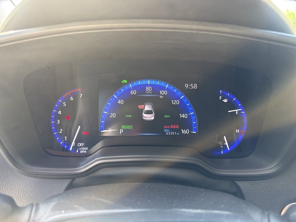 Used 2021 Toyota Corolla LE FWD image 3