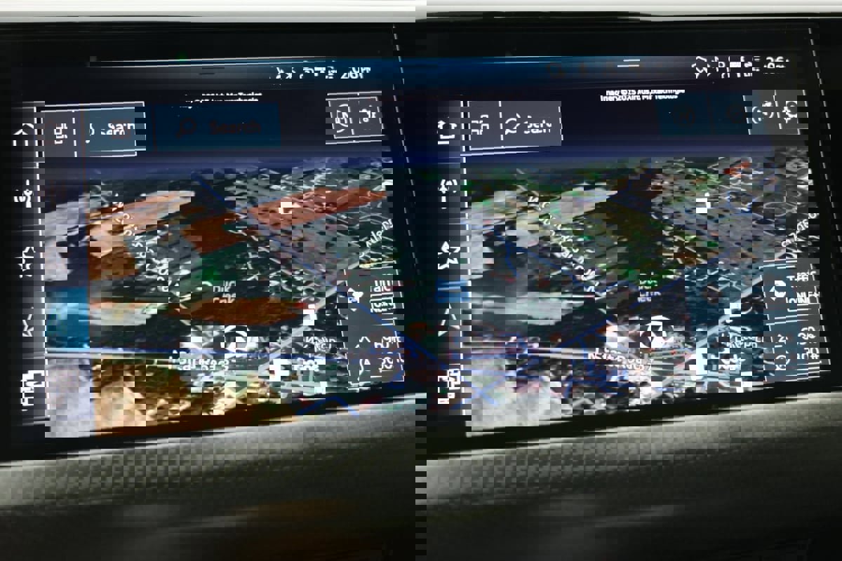 Used 2022 Audi e-tron GT Prestige image 8