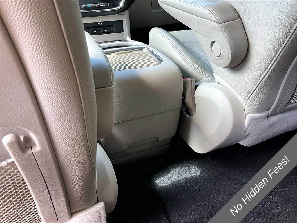 Used 2014 Chrysler Town & Country Touring-L w/ Driver Convenience Group FWD image 28