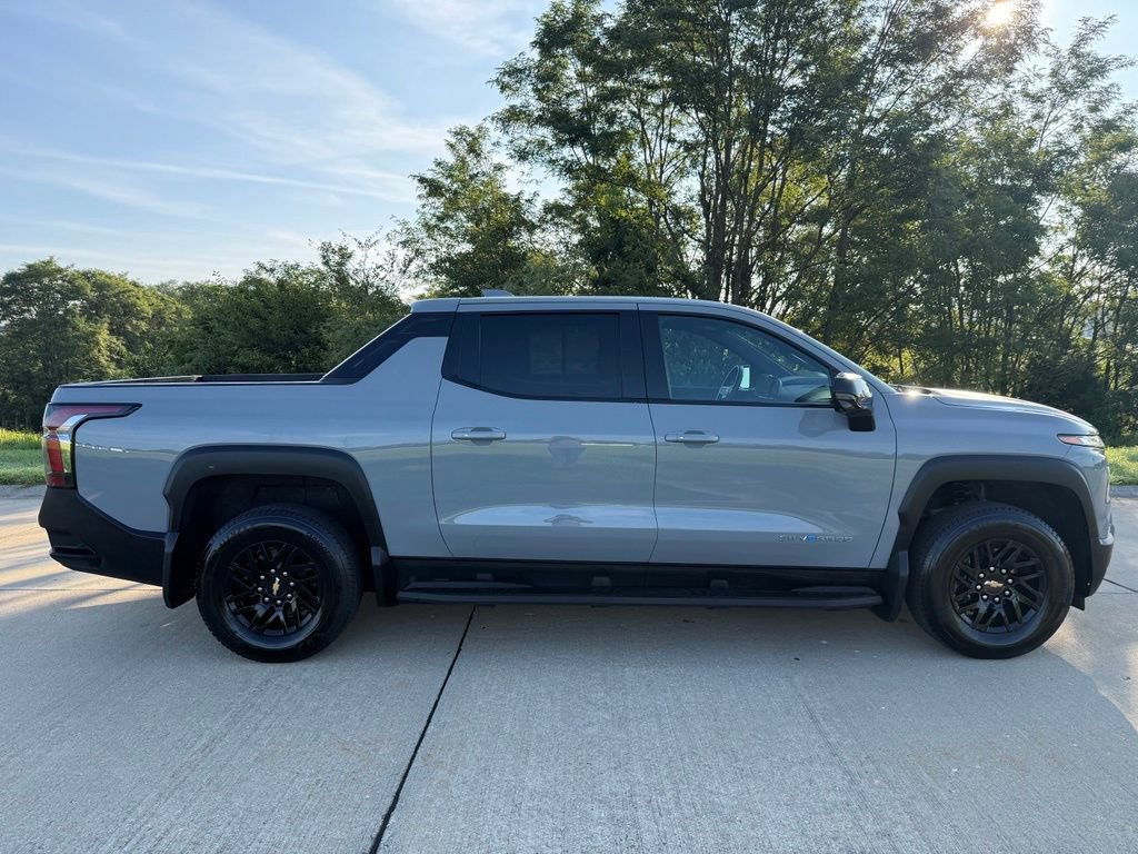 Used 2025 Chevrolet Silverado EV LT AWD/4WD image 2