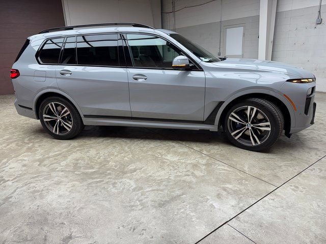 Used 2026 BMW X7 xDrive40i w/ M Sport Package AWD/4WD image 6