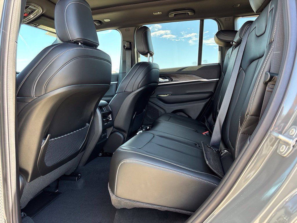 New 2027 Jeep Grand Cherokee Limited AWD/4WD image 25