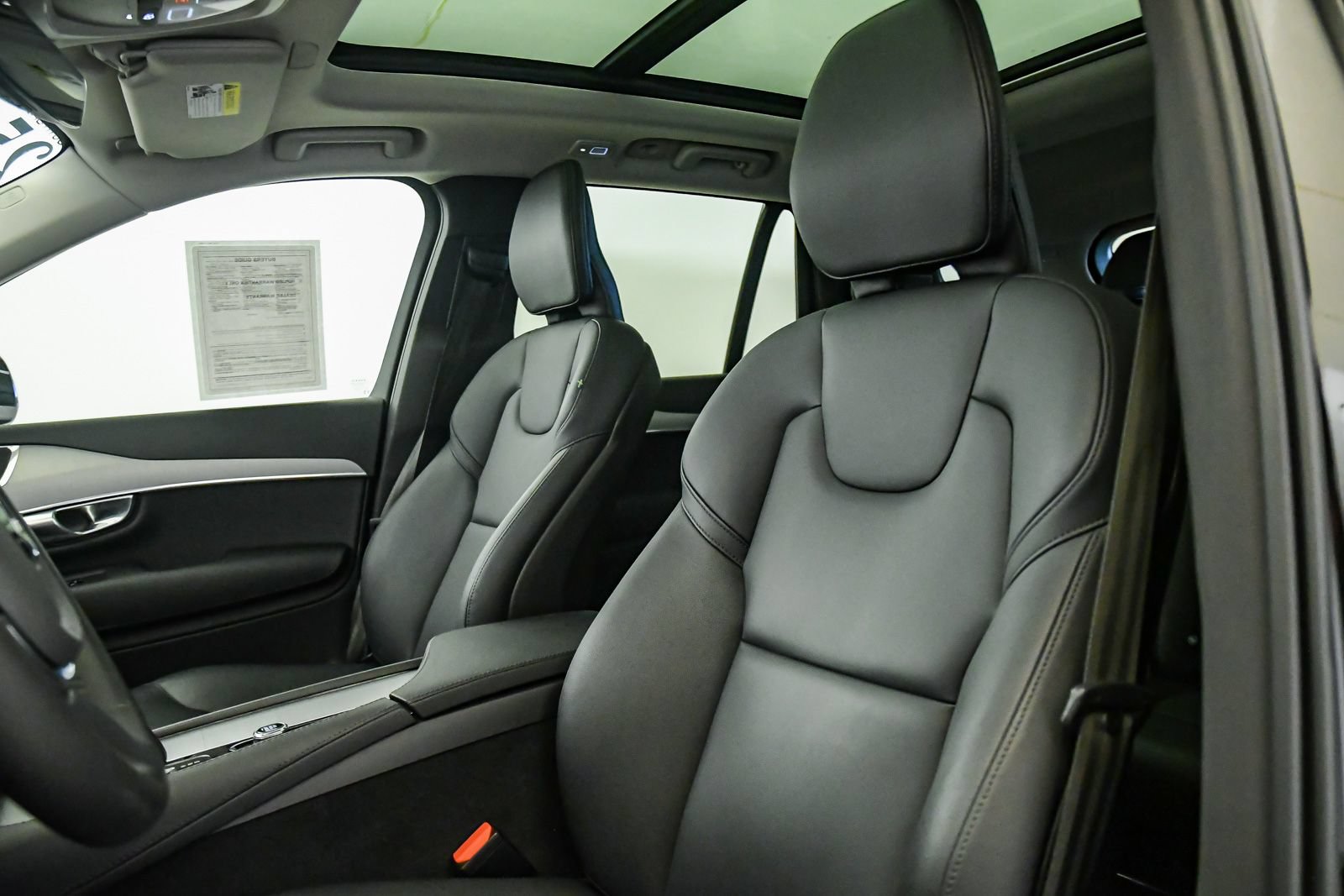 Certified 2025 Volvo XC90 B5 Core w/ Protection Package Premier AWD/4WD image 18