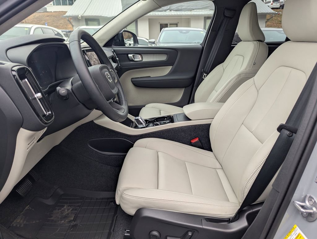Certified 2026 Volvo XC40 B5 Plus w/ Protection Package Premier AWD/4WD image 19