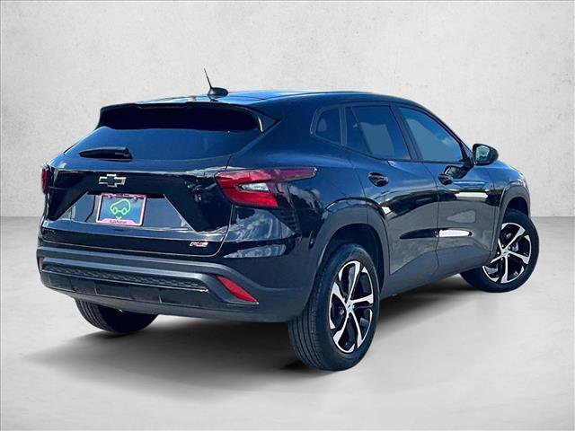 Used 2025 Chevrolet Trax RS FWD image 2